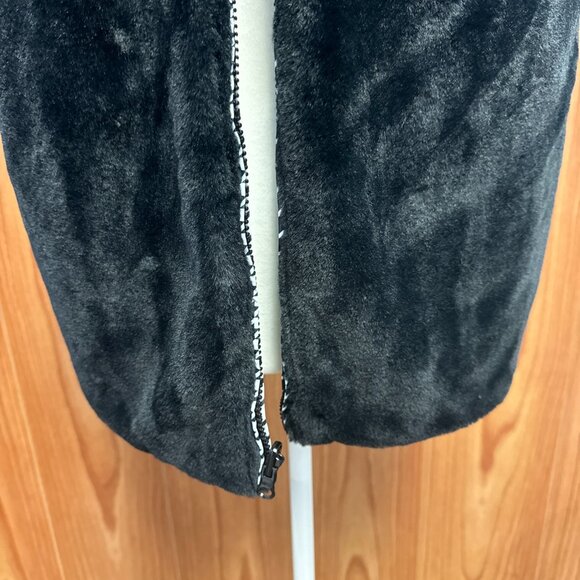 Reversible Black & White Houndstooth Faux Fur Mock Neck Zip Front - Picture 3 of 11